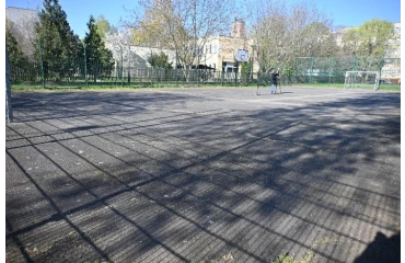 Hamarosan megkezdődik a ceglédi „csokiházak” melletti sportpálya felújítása!