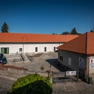 Történelmi falak között, korszerű környezetben – új otthont kapott a dunakanyari családsegítő szolgálat