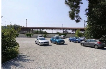 Új parkolóhelyek létesülhetnek a vasútállomás közelében Abonyban