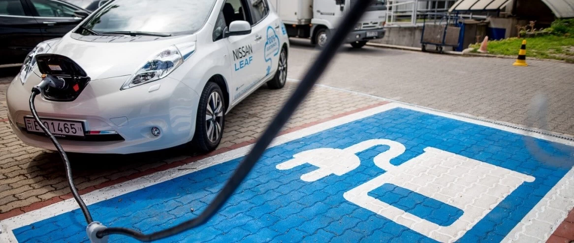 Elektromos töltőállomást telepítenek Dunakeszin és Fóton