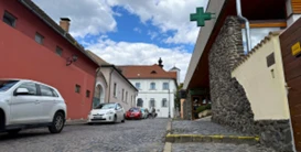 Akadálymentesen lesz megközelíthető a Szent Endre Gyógyszertár – járdafelújítás kezdődik a Kanonok utcában Szentendrén