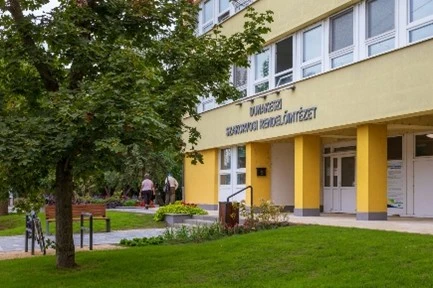 Bővítik a napelemes rendszert a Dunakeszi Szakorvosi Rendelőintézetnél