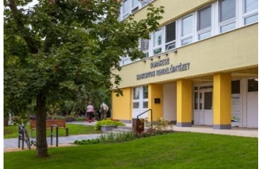 Bővítik a napelemes rendszert a Dunakeszi Szakorvosi Rendelőintézetnél