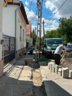 Új térköves járda épül Budakeszin