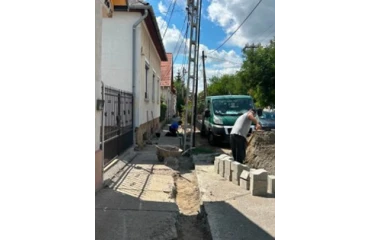 Új térköves járda épül Budakeszin