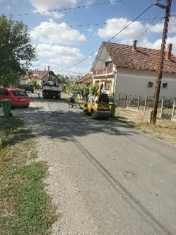 Városszerte kátyúznak Abonyban