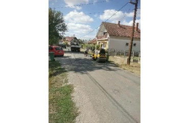 Városszerte kátyúznak Abonyban