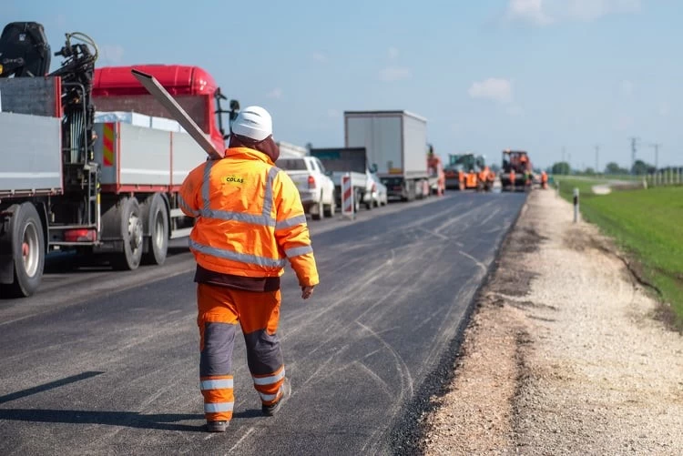 Közeledik a felújított 441-es főút átadása