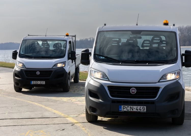 Két új kisteherautó a Városfejlesztő gépparkjában