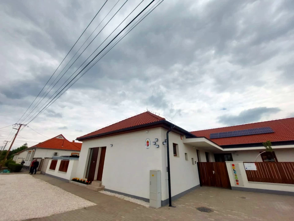 Hamarosan átadják az új önkormányzati bölcsődét Abonyban