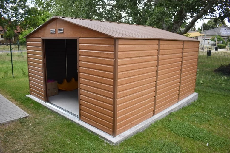 Kerti tárolót kapott egy ceglédi Bölcsőde