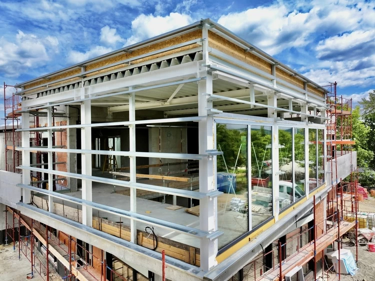 Lassan kibontakoznak az All Light új telephelyének építészeti elemei - Érdi járás