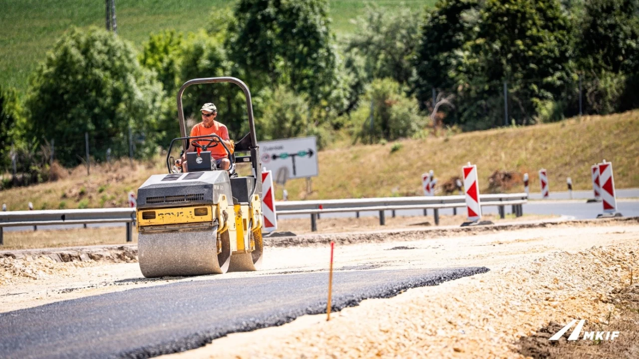 Egyre közelebb az M1-es bővítésének rajtja - már épülnek az ideiglenes felhajtósávok