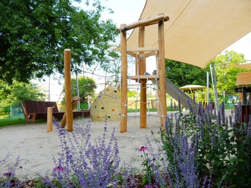 Megnyitja kapuit a Napsugár sétányon található játszótér