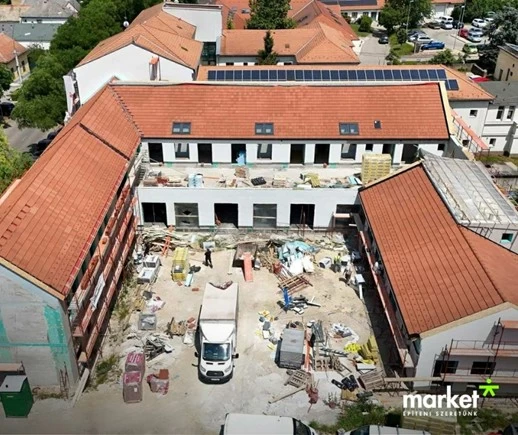 Nemes ügyet szolgálnak a megmaradt építőanyagok ebben a törökbálinti projektben