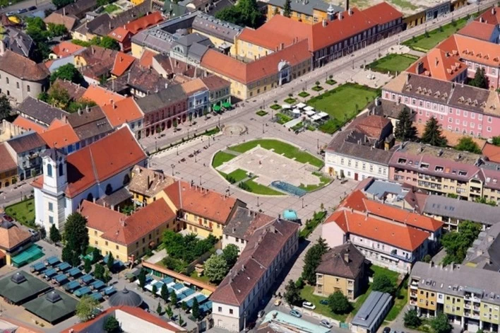 A váci önkormányzat kiírta a „Védett épületek támogatása 2025” pályázatot