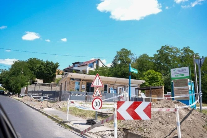 Komplex felújítás kezdődik Dunakeszin a Szent István utcában