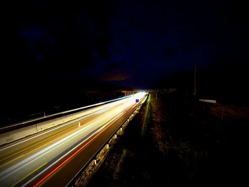 Pátynál autópályahidat bontanak az M1-es felett