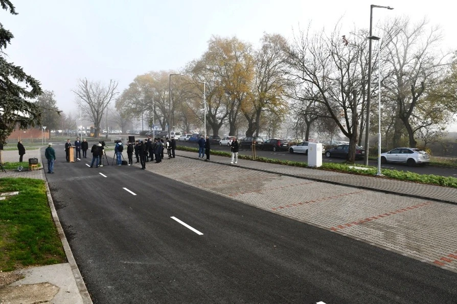 Új parkolóhely a vasútállomásnál Nagykőrösön