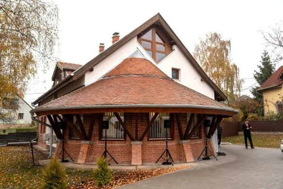 Őrbottyánban felavatták a rendőrőrs felújított épületét