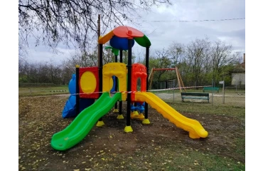 Telepítésre kerültek az új játékok a felsőványi és az ürbői játszótérre is