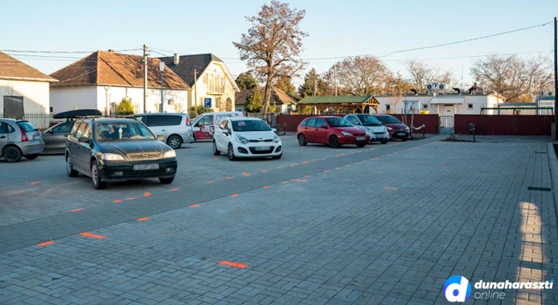 Dunaharasztin elkészült a Rákóczi suli melletti parkoló