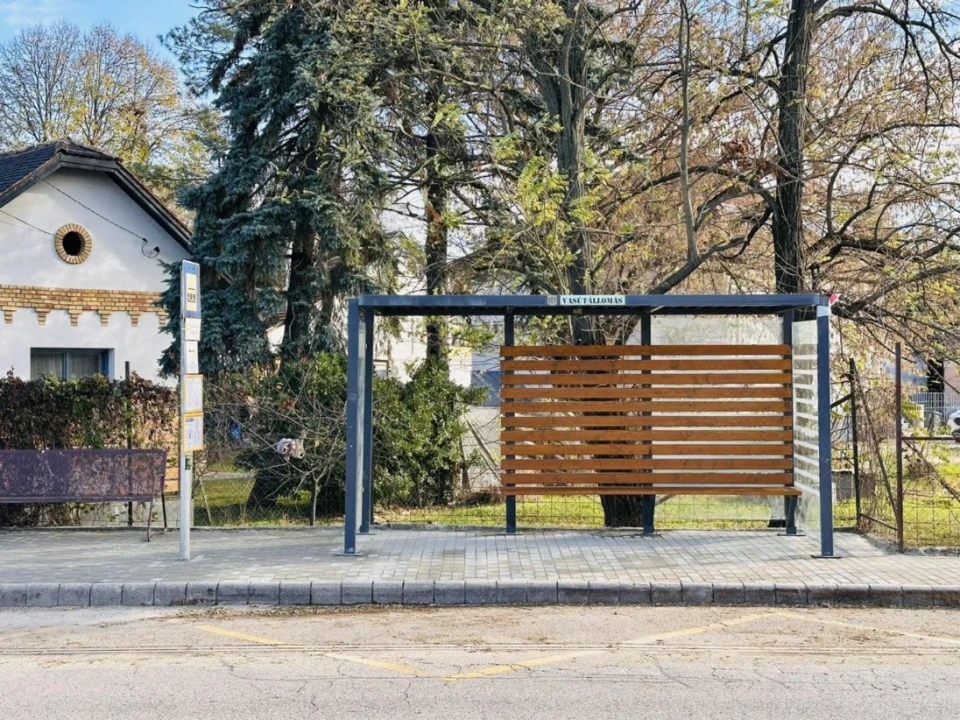 Elkészült a buszmegálló Dunavarsányban