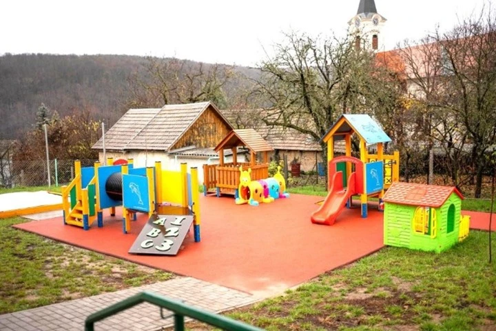 Minibölcsődét avattak Kemencén