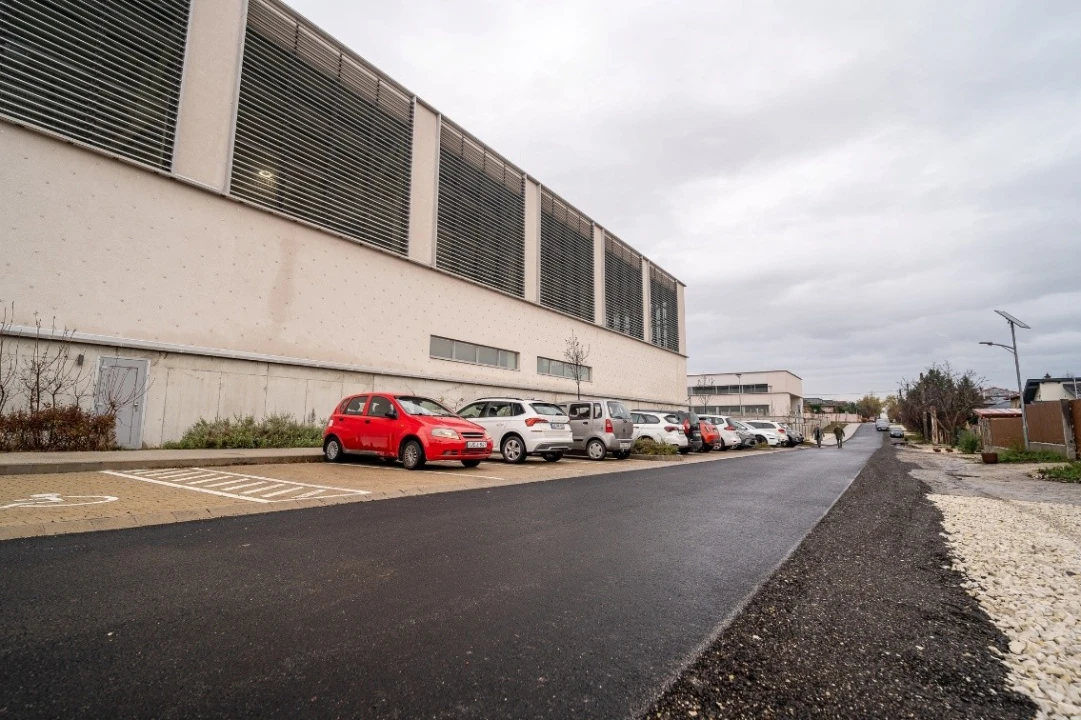 Jelentőset lépett előre Érd az új suli körüli utak rendbetételében