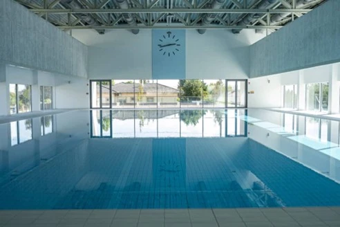 Érd MJV Önkormányzatának idei első közgyűlésén hozott határozat értelmében megnyílhat a fenyves-parkvárosi uszoda