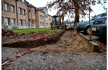 Új járda épül a nagykőrösi Kórházhoz