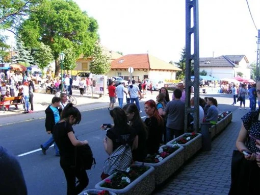 Felújítják Csömör főterét