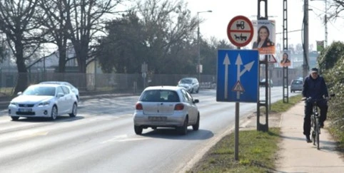 Folytatják a felújítást a 11-es két szentendrei kereszteződésénél, nyár közepéig dolgoznak