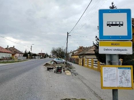 Folytatódik a buszmegállók cseréje Bugyi településen