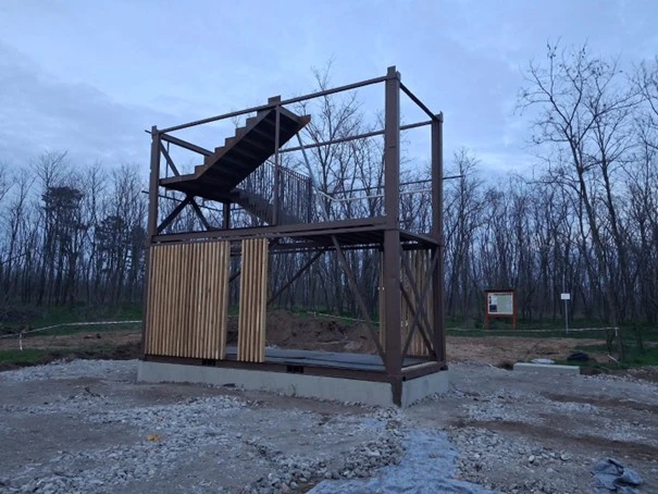 Szépen halad a csömöri kilátó munkálata